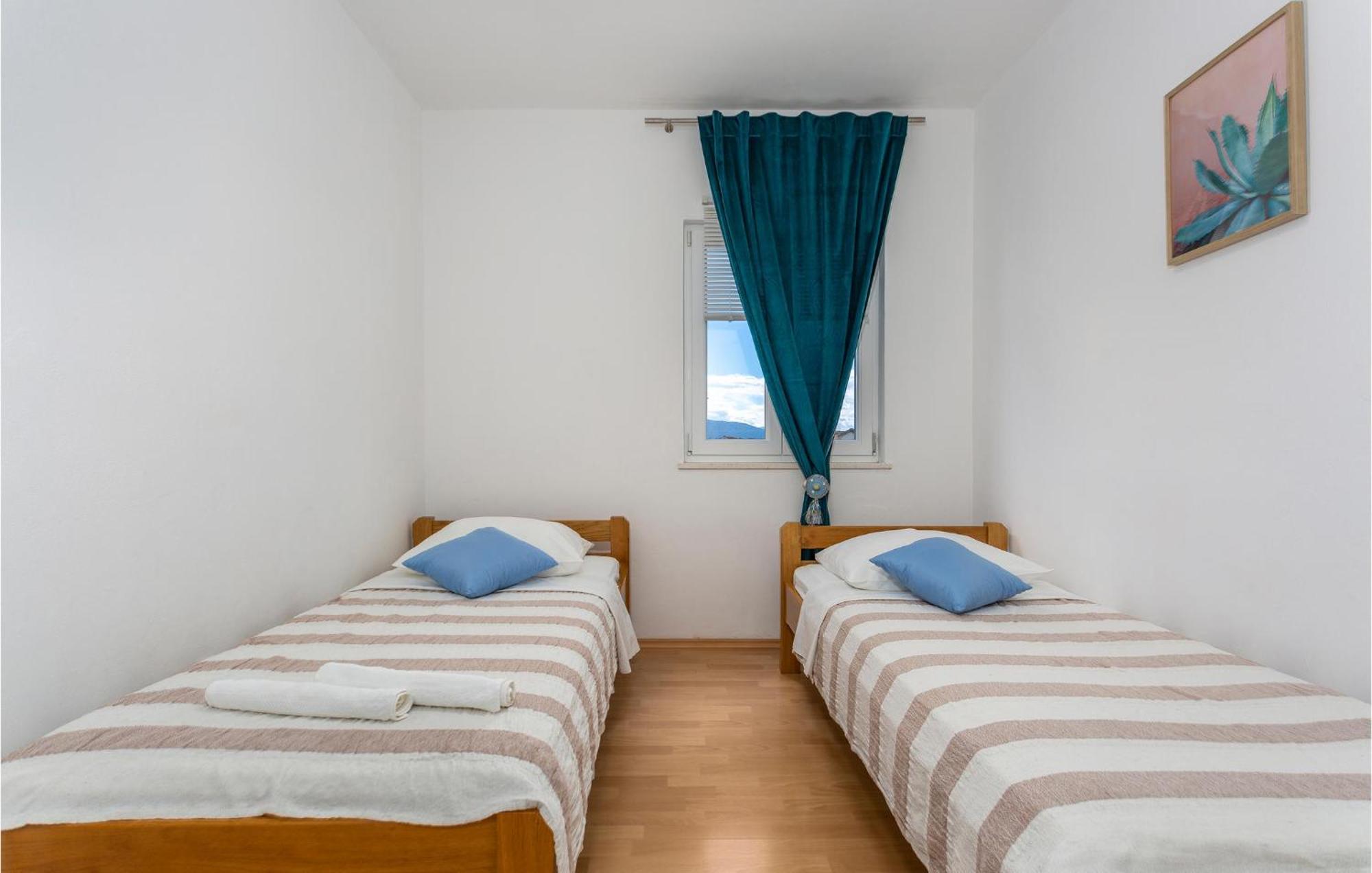 2 Bedroom Beautiful Apartment In Pinezici Eksteriør bilde